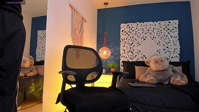 Adonis WB online show from November 6, 8:24 pm