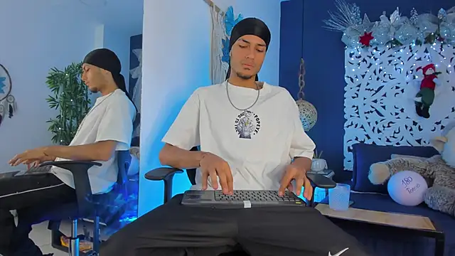 Adonis WB online show from December 3, 10:20 pm