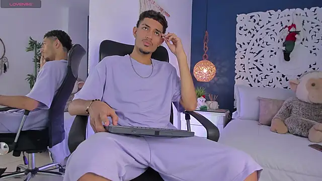 Adonis WB online show from November 24, 10:10 pm