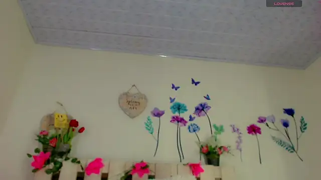 Snapshot of Eemily_- chatting on September 23, 5:25 am Eemily - online show from September 23, 5:25 am