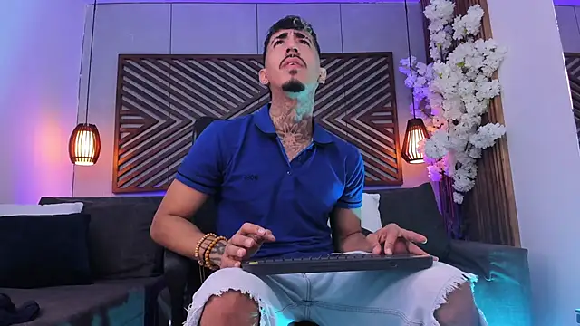 Donovan Desmond online show from February 6, 3:35 am