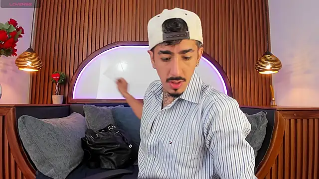 Donovan Desmond online show from November 6, 7:51 pm