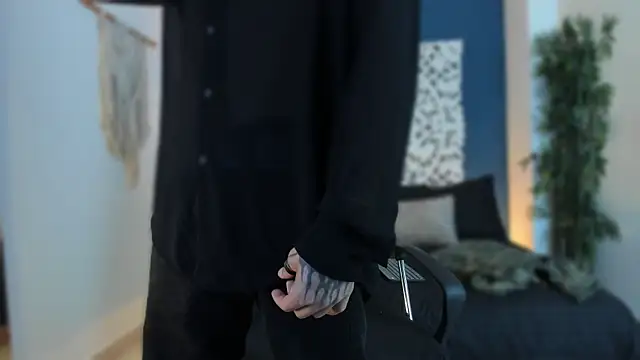 Donovan Desmond online show from February 8, 2:53 am