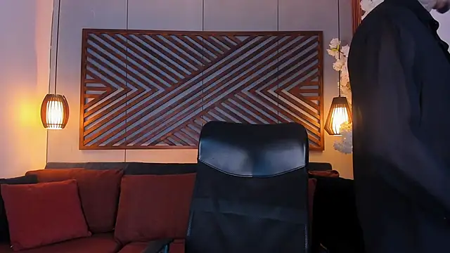 Donovan Desmond online show from February 15, 8:46 am