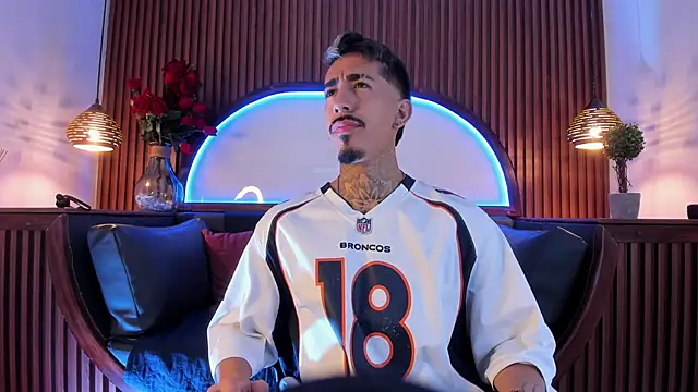 Donovan Desmond online show from January 16, 4:05 am