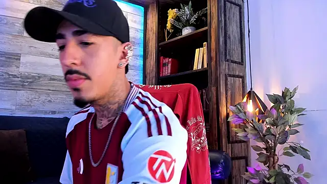 Donovan Desmond online show from February 12, 3:50 am