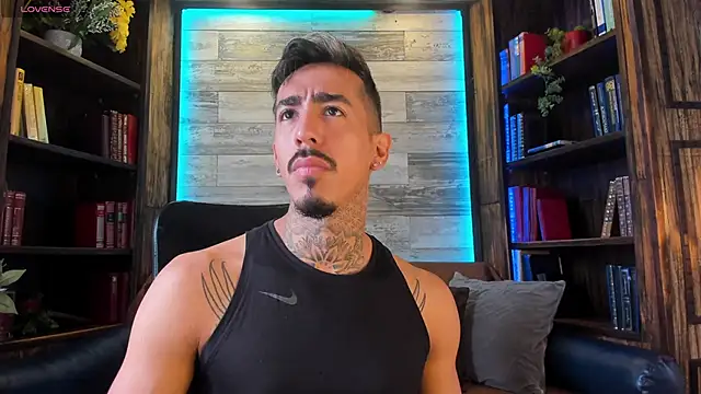 Donovan Desmond online show from November 25, 8:20 pm