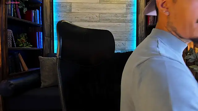 Donovan Desmond online show from December 18, 2:49 am