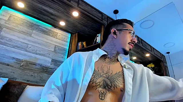 Donovan Desmond online show from April 1, 1:51 am