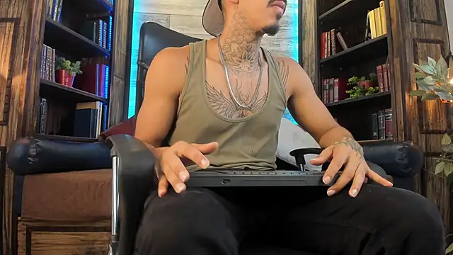 Snapshot of Donovan_Desmond chatting on October 3, 7:59 pm Donovan Desmond online show from October 3, 7:59 pm