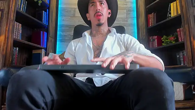 Donovan Desmond online show from October 27, 8:10 pm