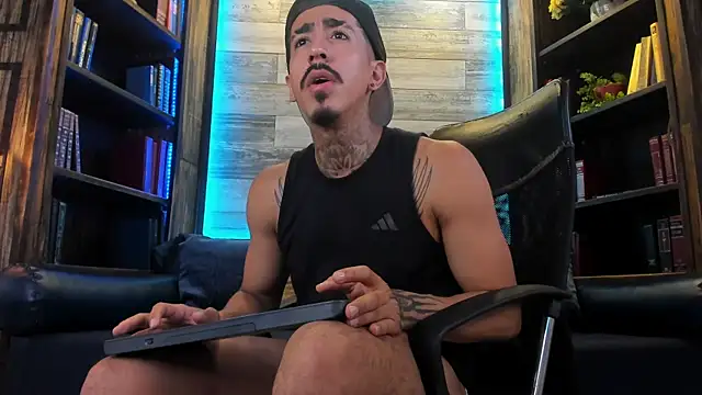 Snapshot of Donovan_Desmond chatting on September 10, 10:53 pm Donovan Desmond online show from September 10, 10:53 pm