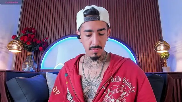 Donovan Desmond online show from November 28, 8:20 pm