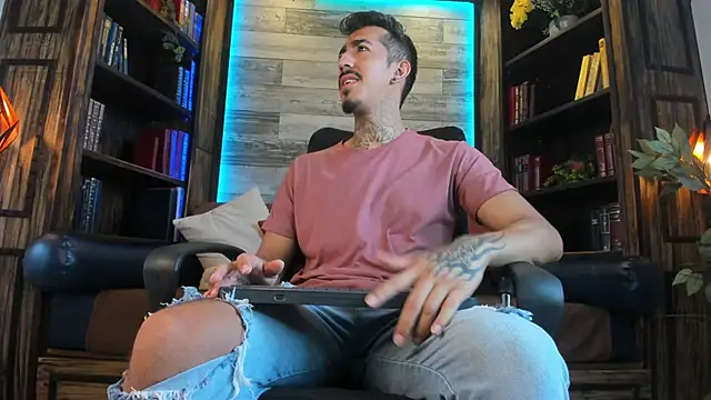 Donovan Desmond online show from November 12, 8:01 pm