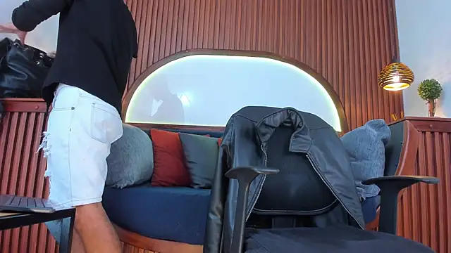 Donovan Desmond online show from November 1, 8:46 pm