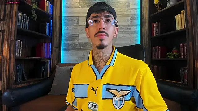 Donovan Desmond online show from November 18, 9:51 pm