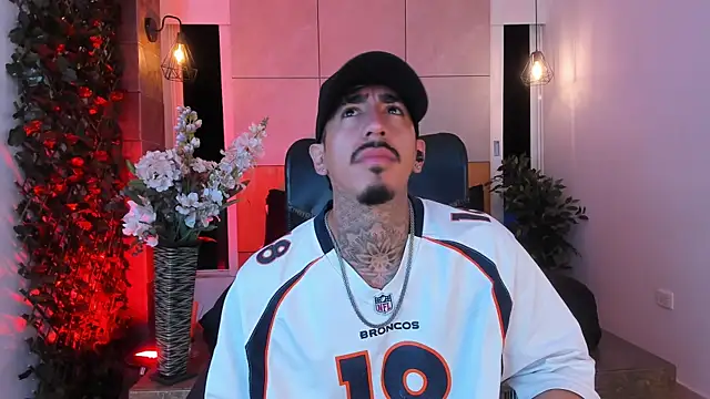 Donovan Desmond online show from February 21, 3:41 am