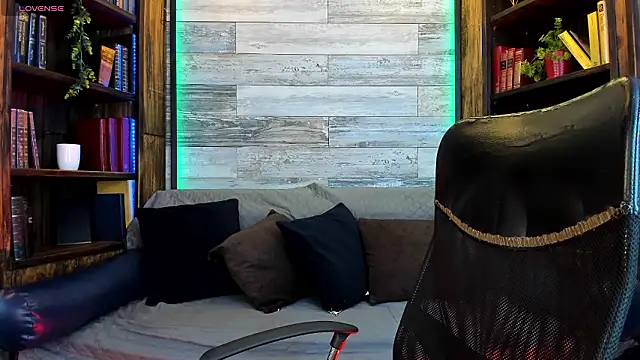 Donovan Desmond online show from March 10, 4:27 am