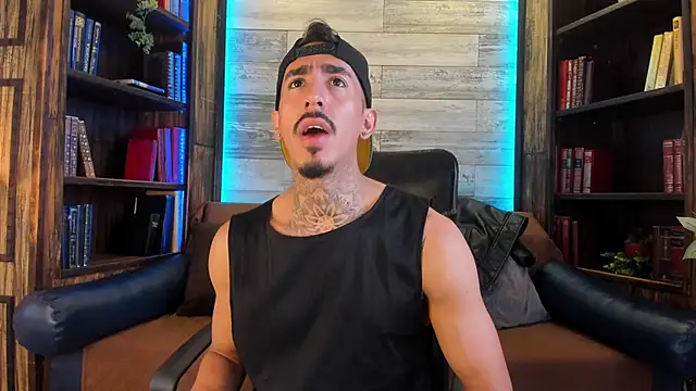 Donovan Desmond online show from November 24, 8:20 pm