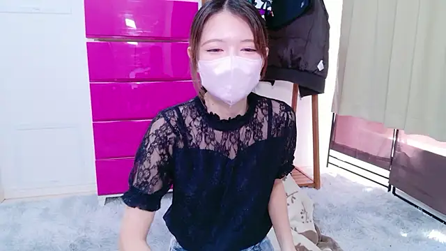 Azusa DoMybest online show from May 17, 4:12 am