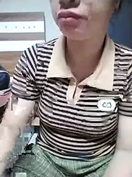 Mie rose online show from October 31, 2:24 pm