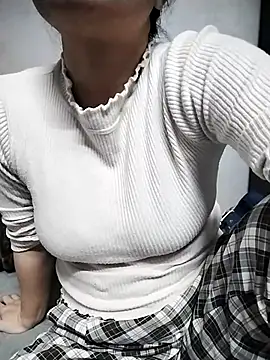 Mie rose online show from February 7, 1:30 pm