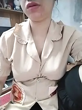 Mie rose online show from November 8, 3:04 pm