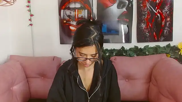 Miahotcs1 online show from March 28, 1:56 pm