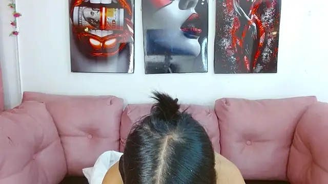 Miahotcs1 online show from April 11, 4:32 pm