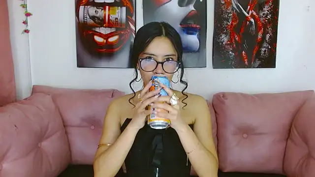 Miahotcs1 online show from April 14, 4:01 pm