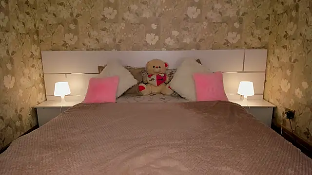 mishapallmer online show from April 9, 3:08 am