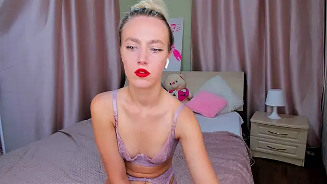 Snapshot of mishapallmer chatting on July 11, 5:24 pm mishapallmer online show from July 11, 5:24 pm