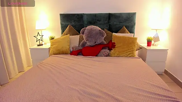 mishapallmer online show from October 15, 8:22 am