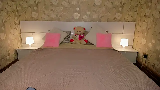 mishapallmer online show from March 23, 12:44 am