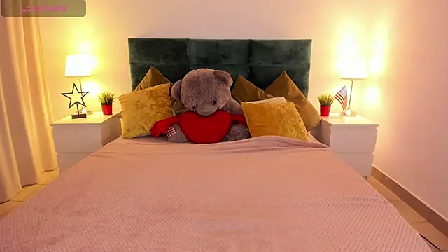 mishapallmer online show from October 19, 8:17 am