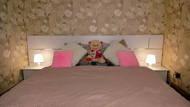 mishapallmer online show from April 11, 7:05 am