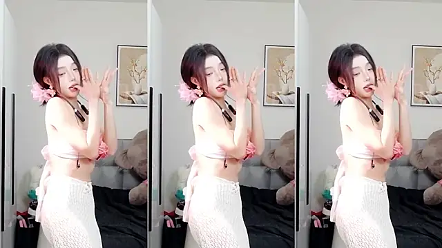 Snapshot of Flower_hua chatting on October 18, 3:47 pm Flower hua online show from October 18, 3:47 pm