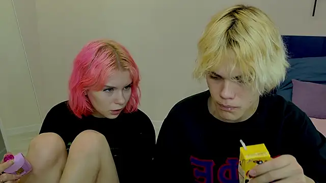 Snapshot of Bonnie_And_C1yde chatting on October 22, 5:12 pm Bonnie And C1yde online show from October 22, 5:12 pm