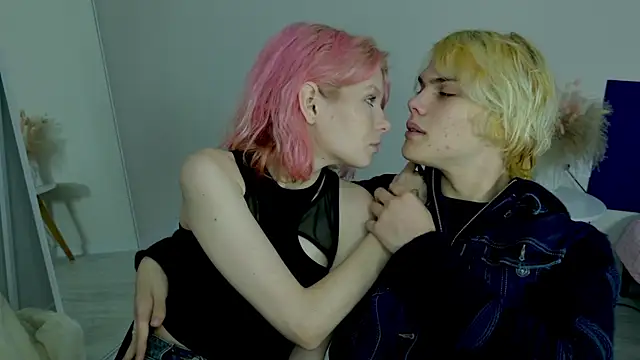 Snapshot of Bonnie_And_C1yde chatting on November 3, 5:16 pm Bonnie And C1yde online show from November 3, 5:16 pm