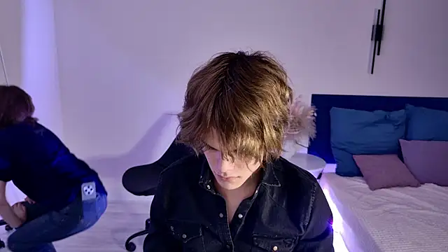 Snapshot of Bonnie_And_C1yde chatting on December 1, 5:03 pm Bonnie And C1yde online show from December 1, 5:03 pm