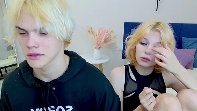 Snapshot of Bonnie_And_C1yde chatting on September 22, 5:08 pm Bonnie And C1yde online show from September 22, 5:08 pm