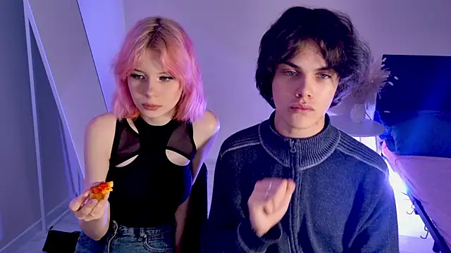 Snapshot of Bonnie_And_C1yde chatting on November 9, 5:17 pm Bonnie And C1yde online show from November 9, 5:17 pm