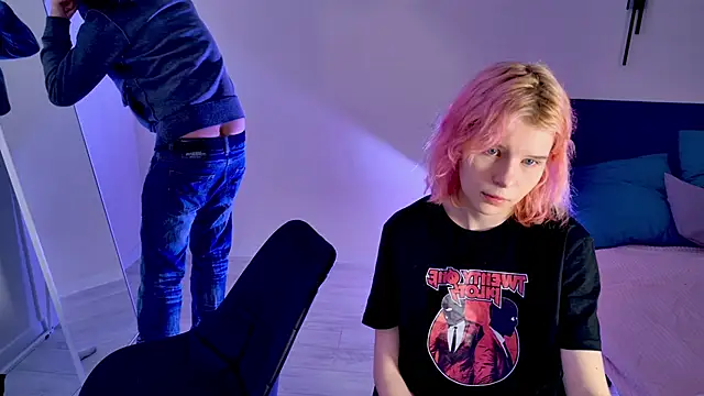 Snapshot of Bonnie_And_C1yde chatting on November 10, 5:18 pm Bonnie And C1yde online show from November 10, 5:18 pm