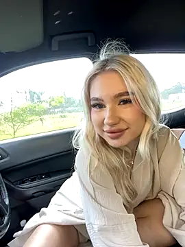 Snapshot of Kiss_Avrora_ chatting on September 18, 4:15 am Kiss Avrora  online show from September 18, 4:15 am