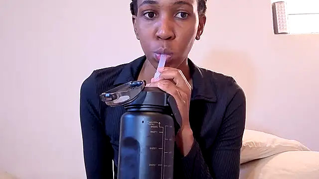 PetiteEbonyBabe online show from May 13, 7:04 am
