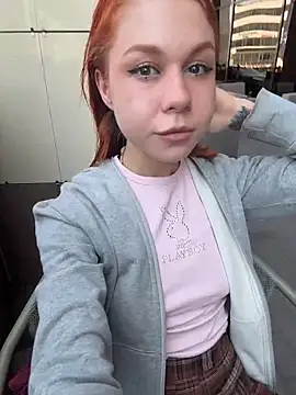 Snapshot of RosieSecret chatting on May 17, 8:03 am RosieSecret online show from May 17, 8:03 am