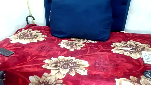 Snapshot of BUNNYCHOWX28 chatting on October 12, 8:32 pm BUNNYCHOWX28 online show from October 12, 8:32 pm