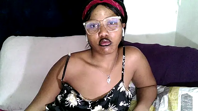 BUNNYCHOWX28 online show from December 3, 5:12 pm