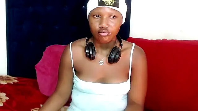 BUNNYCHOWX28 online show from January 15, 9:01 am