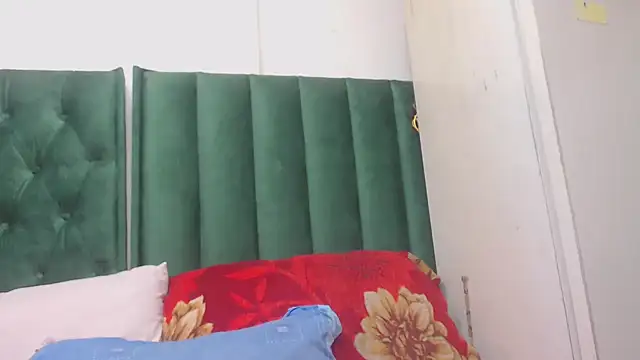 BUNNYCHOWX28 online show from February 19, 9:34 pm